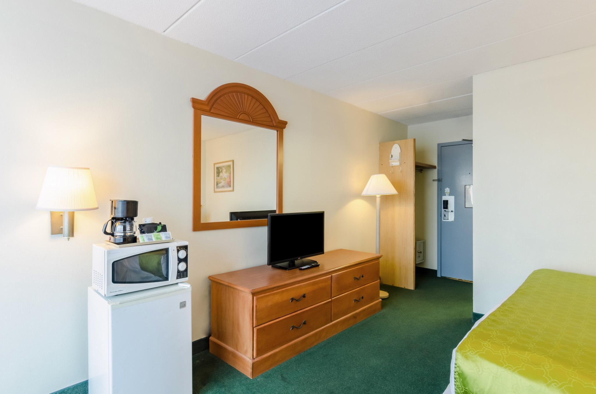 Quality Inn West Springfield Eksteriør bilde